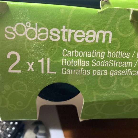 SodaStream Carbonating Bottles 2 Pack 1 Liter NEW - Picture 4 of 15